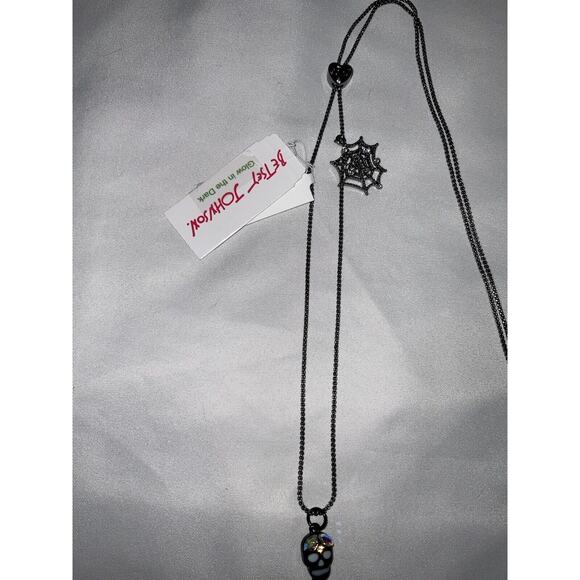 NWT BETSEY JOHNSON GLOW IN THE DARK HALLOWEEN SKELETON NECKLACE - Picture 10 of 14